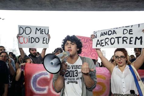 comunidade gay faz beijaço na avenida paulista contra levy fidelix pheeno