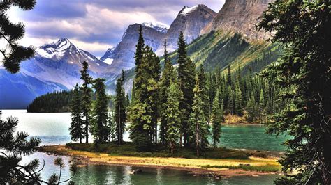 Maligne Lake Alberta Canada Lake Mountains Trees Landscape