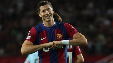 Lewandowskis Time The 9 Has The Mission Of Finally Leading Barça In