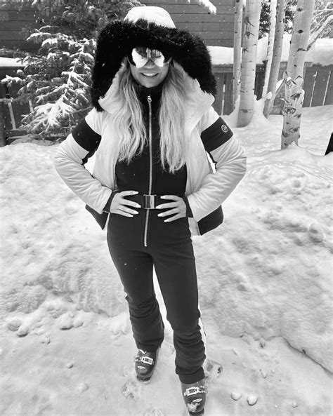 Jessica Simpson Shows Off Her Curves In Chic Winter Gear Usweekly