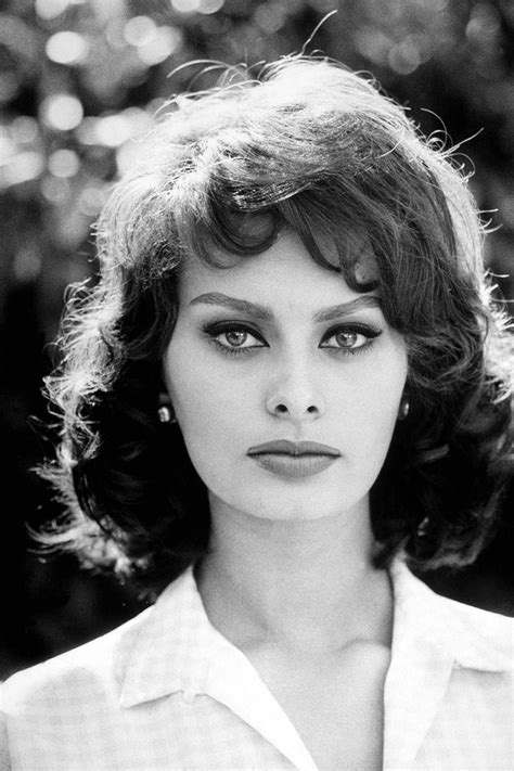 Sophia Loren S Iconic Style In Photos Sofia Loren Sophia Loren Photo