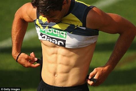 Soccer Player Abs에 있는 Sexy Abs Page님의 핀