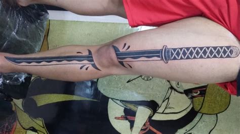 Tatuagem De Espada Japonesa Na Perna Katana Tattoo Tatuaje