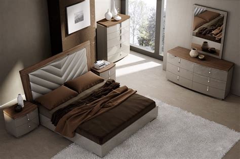 Sets come with dressers, mirrors, headboards, etc. The Napa Modern Wood Veneer/Leather Platform Bedroom Set ...