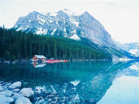 8 Tips For Visiting Lake Louise Canada