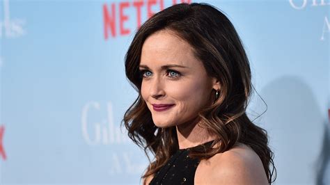 Alexis Bledel Joins Cast Of The Handmaids Tale Starring Elisabeth