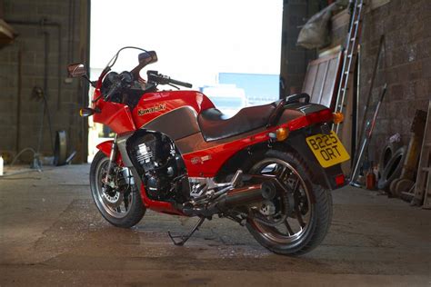 Kawasakis King Of The Road The Gpz900r Classic Motorbikes