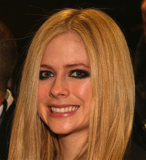 Photos Avril Lavigne Worst Fake Smile Ever At Q102 Jingle Ball