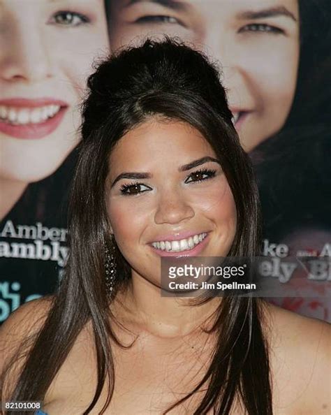 Premiere Of The Sisterhood Of The Traveling Pants 2 Outside Arrivals Photos And Premium High Res