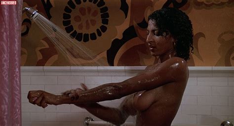 Pam Grier Nue Dans La Panthère Est De Retour