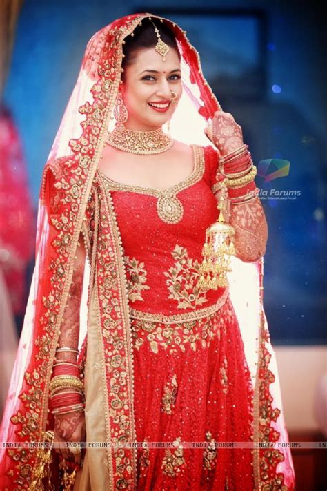 Laal Dupatta Divyanka Tripathi Looks Pretty In Red At Her Wedding Ceremony Indian Bridal