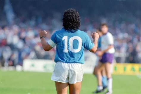 Nessuna squadra del sud aveva mai vinto uno scudetto e il napoli fu la prima squadra a battere le ricche società del. Maradona Napoli : Soccer Nostalgia: Football's Quarrels ...
