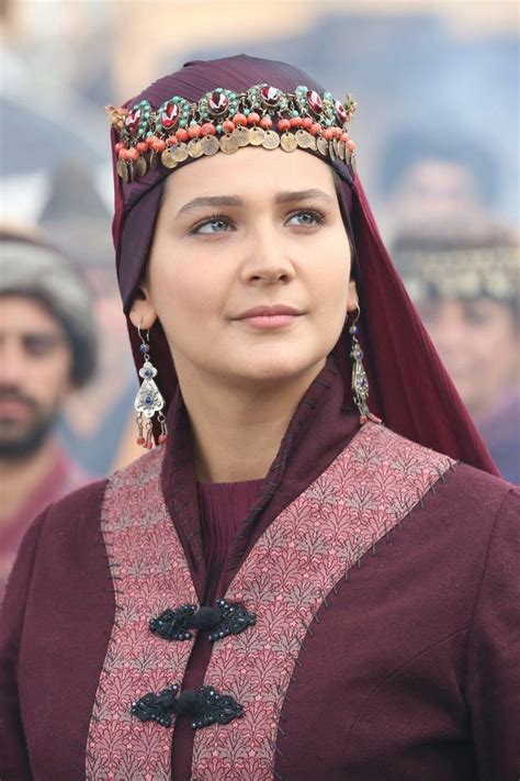 pin by stylaa 💜 on diriliş ertuğrul turkish women beautiful turkish beauty bollywood actress