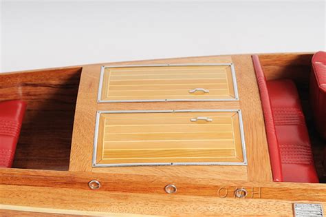 Chris Craft Runabout Wooden Model 32 Speed Boat W Display Case