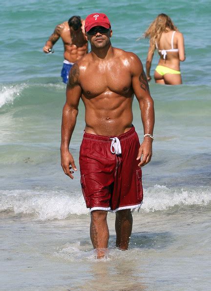 Shemar Moore Show Off His Sculpted Beach Bod Shemar Moore Photo