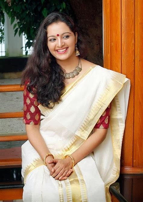 Manju Warrier Malayalam Movie Actress Images Wallpapers Pictures Actress Actors And Movie