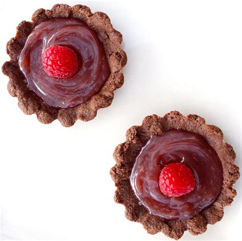 Cosmocookie Chocolate Tart With Nutella Raspberry Curd And Berries