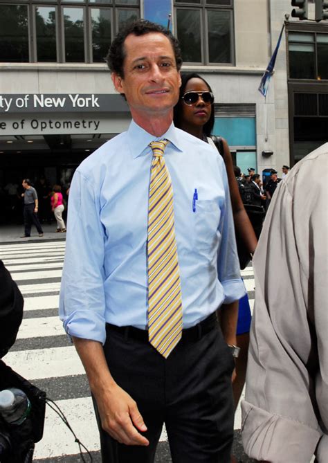 anthony weiner sex addict — expert thinks he suffers from mental illness hollywood life