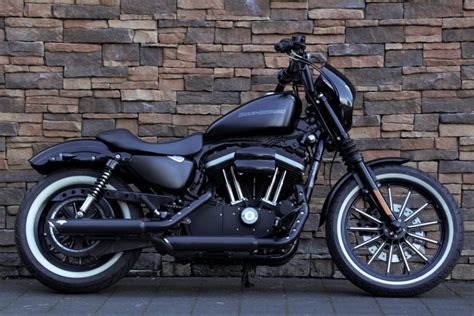 Tenuta maniacalmente sono un appassionato la tolgo a malincuore per passaggio ad harley piu grande. 2011 Harley-Davidson XL 883 N Sportster Iron *VERKOCHT ...
