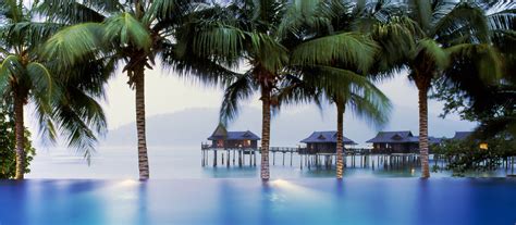 Si trova a pochi passi da spiaggia di teluk nipah e, sempre a piedi, puoi arrivare in soli 4 minuti a coral beach. Pangkor Laut Resort | Book this Luxury Beach Resort in ...