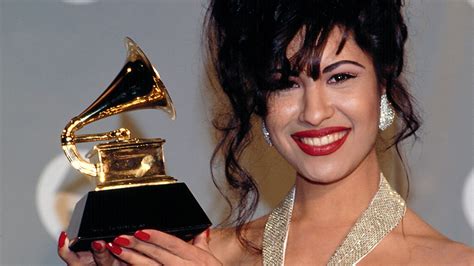 Selena Quintanilla Net Worth 2020 How Much Is She Worth Now Stylecaster