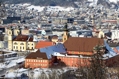 Innsbruck - Die Hauptstadt des Bundeslandes Tirol in Österreich Foto & Bild | europe, Österreich ...