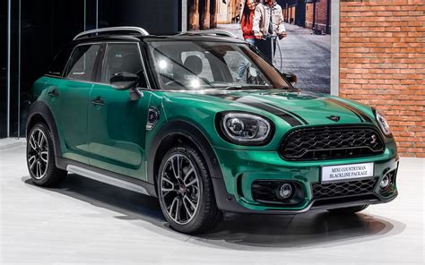 Mini Cooper S Countryman Sports Receives Blackline Package And Sunroof