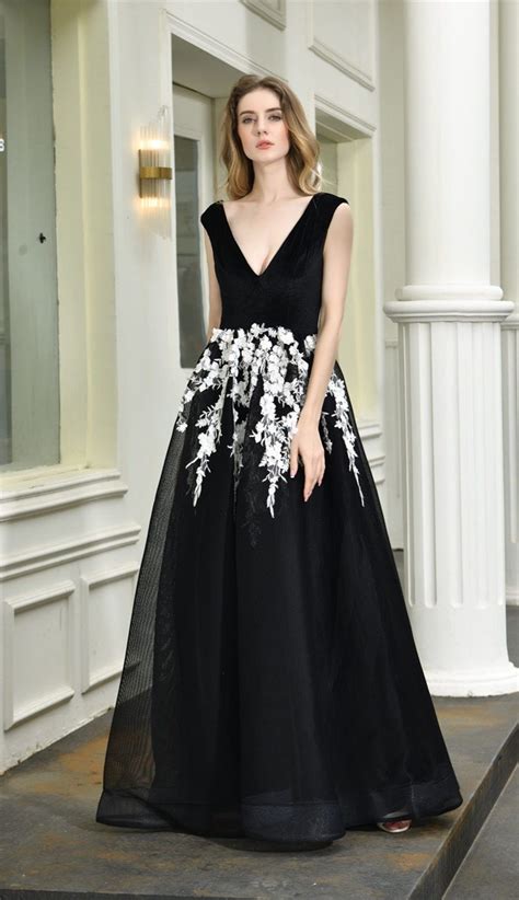 Schwarze brautkleider waren im mittelalter nichts besonderes. Gothic Brautkleid Schwarz Weiß Tüll Spitze | Ballkleid ...