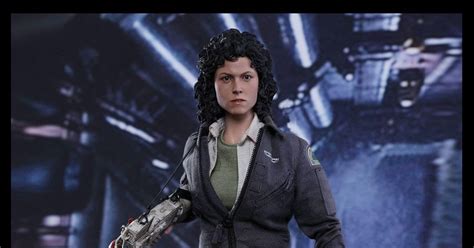 Onesixthscalepictures Hot Toys Alien Ellen Ripley Latest Product News For Scale Figures