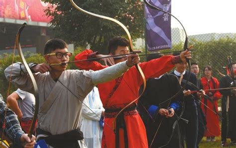 着汉服展射艺 大学生传统射箭联赛在蓉举行 汉唐服装网