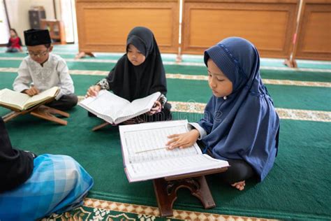 Kid Muslim Reading Quran Stock Image Image Of Girl 180924543