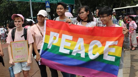 Lgbt rights group the pelangi group marches in kuala lumpur. Anti-gay laws are 'wrong', British PM tells ex-colonies ...