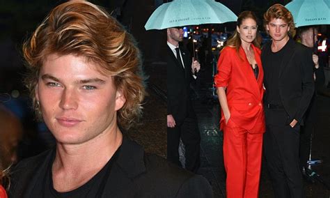 Model Jordan Barrett Suits Up For A New York Event With