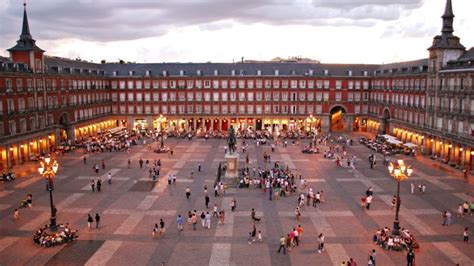 Â â „â â încă de dincolo» spania este o țară situată pe peninsula iberică, în sudul europei, împărtășind granițele cu franța. Madrid, Spania