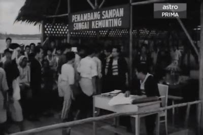 The first of four 'bujang lapok' (worn out bachelor) movies, this movie chronicles the loves and lives of three bachelors living in '50s singapore. ANALISA : KRITIKAN P.RAMLEE DALAM FILEM PENDEKAR BUJANG ...