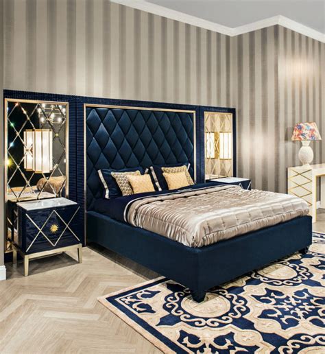 This metal bed frame has the unique ability to match with any type of bedroom décor that ranges from traditional to modern and elevated designs such as art deco and victorian. Glamorous Art Deco Style Bedroom in 2020 | Luxury bedroom ...