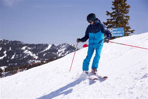 10 Skiing Tips From The Proffessional Ski Instructors Of America