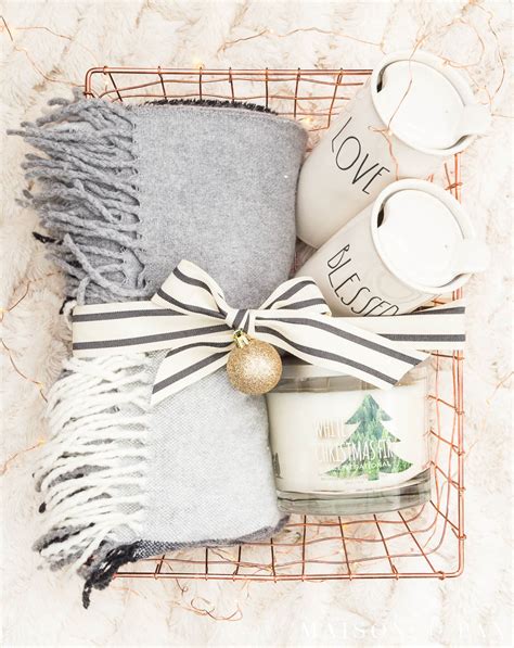 I collected ideas for the little and grown up girls. 20 Best DIY Christmas Gift Basket Ideas For Women You'll ...