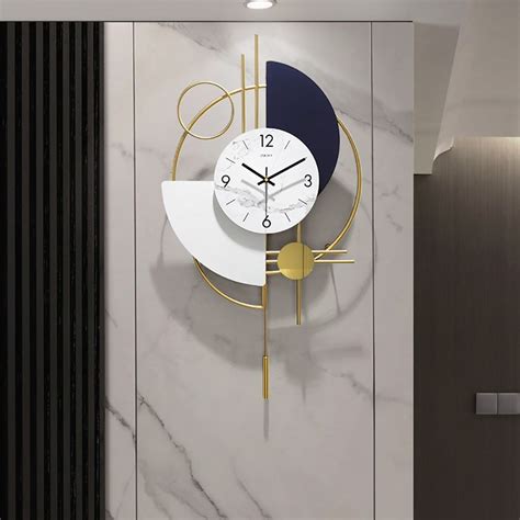 Nordic Style Light Luxury Golden Pendulum Creative Mute Metal Wall