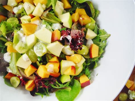 Kings Spring Greens And Mixed Fruit Salad With Poppy Seed Dressing