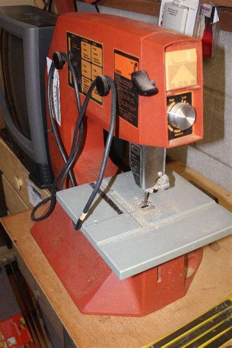 Edison 10" Band Saw | Independence, WI Estate Sale | K-BID