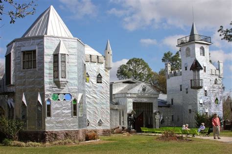 The Top 12 Weird Roadside Attractions In Florida