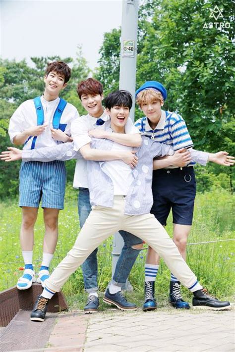 The group is composed of six members: Astro? - Astro (South Korean band) Photo (39776906) - Fanpop