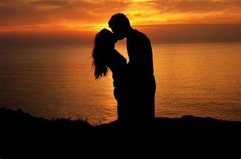 Hd Wallpaper Silhouette Of Man And Woman Kissing Silhouettes Couple