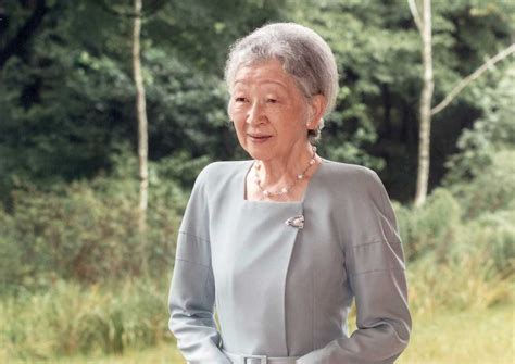 Japans Empress Emeritus Michiko Diagnosed With Early Stage Breast