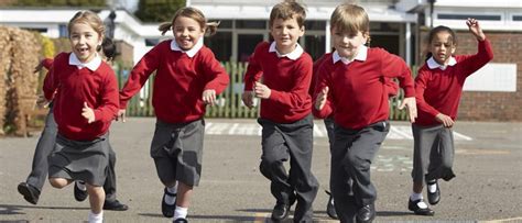 Ventajas E Inconvenientes De Llevar A Tu Hijo A Un Colegio