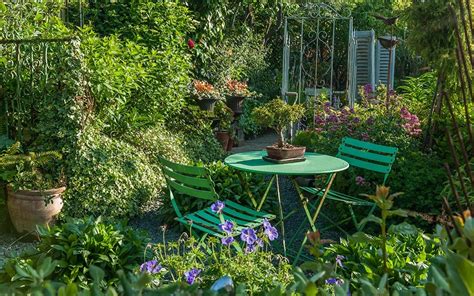 So, you have a small backyard with barely any space for a garden. 6 ways to make the most of a small garden