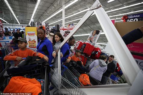 What Should I Wait To Buy On Black Friday - Black Friday Chaos: Thousands of shoppers wait hours in line before