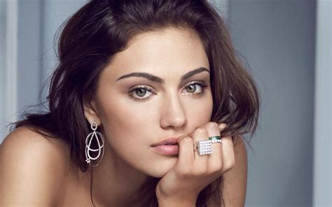 X Women Brunette Face Phoebe Tonkin Actress Looking At Viewer Bare Shoulders Finger On