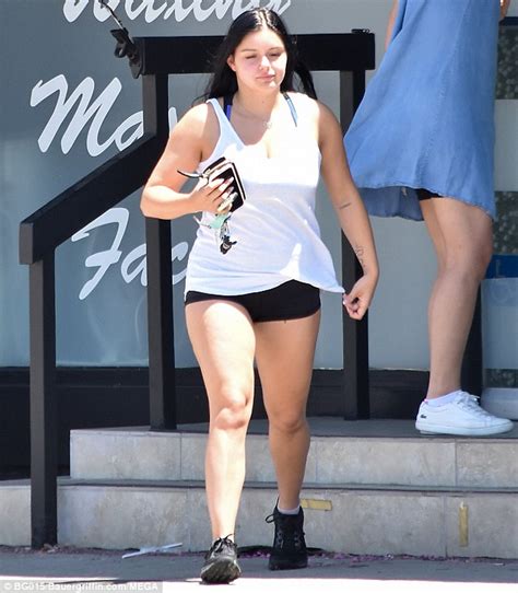 Ariel Winter Shows Off Her Shapely Pins In A Tiny Pair Of Black Sports